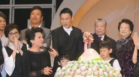 朱丽倩愿意被藏22年 苦尽甘来 为什么能一直陪着刘德华