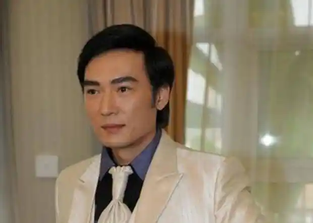 "二郎神"焦恩俊老了,身边的"哮天犬"却越来越帅,还成了影帝_角色_陈创