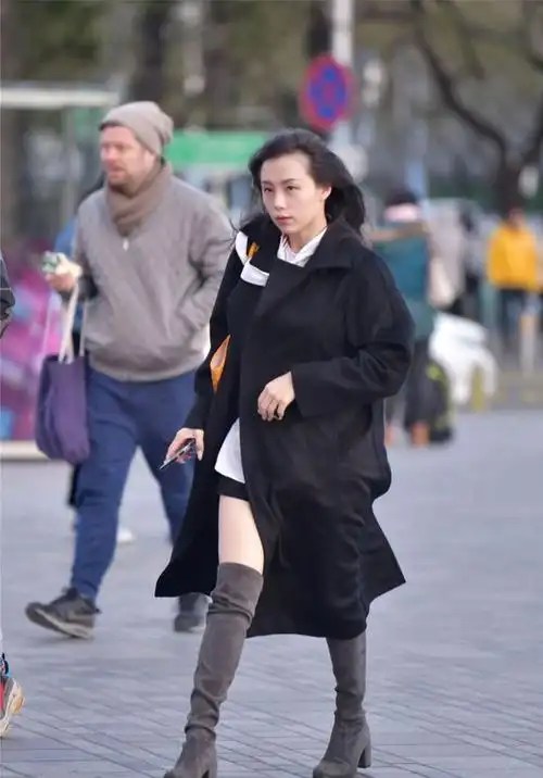 穿搭很火,过膝靴搭配过膝风衣,时尚又高级!|大衣_网易订阅