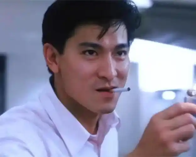 刘德华断崖式哀老,满头白发皱纹明显,网友泪目:天王也老了!