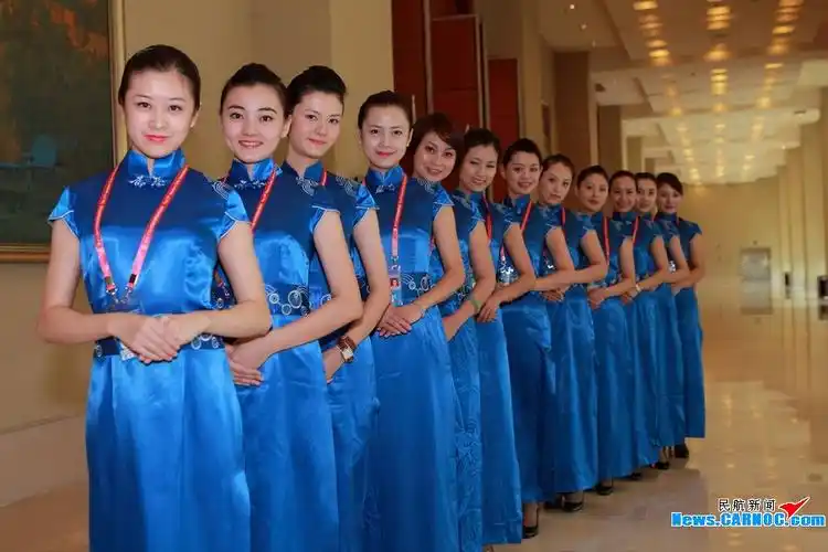 15朵娇艳的芙蓉花 成都航空空姐服务西博会