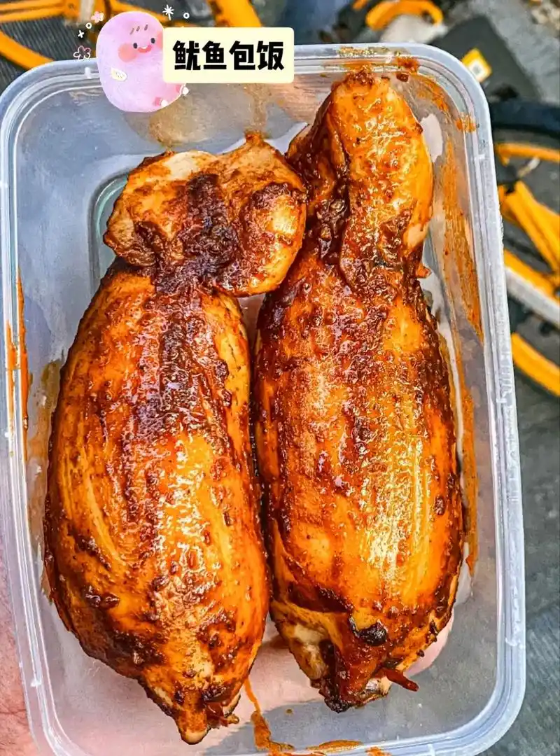 胖乎乎的鱿鱼包饭