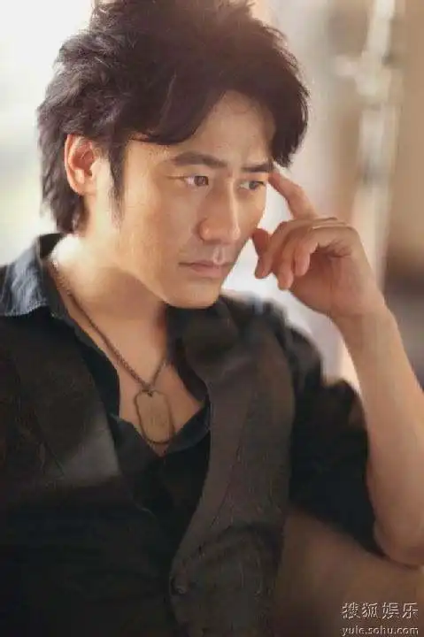 吴秀波复出有望?昔日风光不再,与友人聚会相谈甚欢