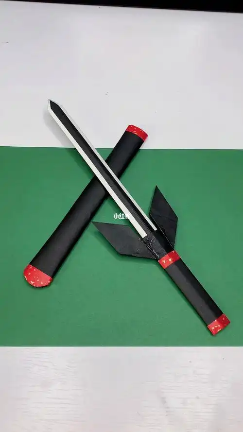 每个孩子都有一个大侠梦用纸做一把剑又酷又安全让孩子体验一把仗剑