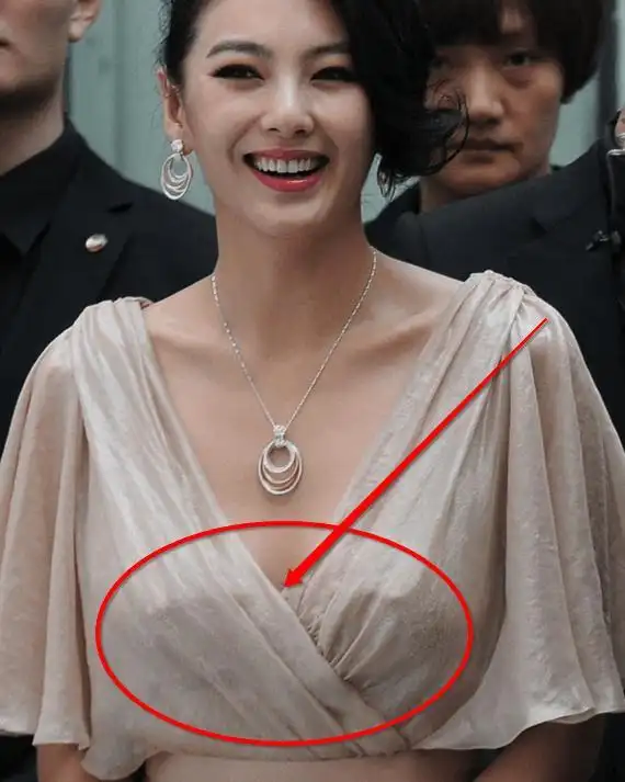 这才是深v张雨绮亲身演绎告诉你什么才是深v