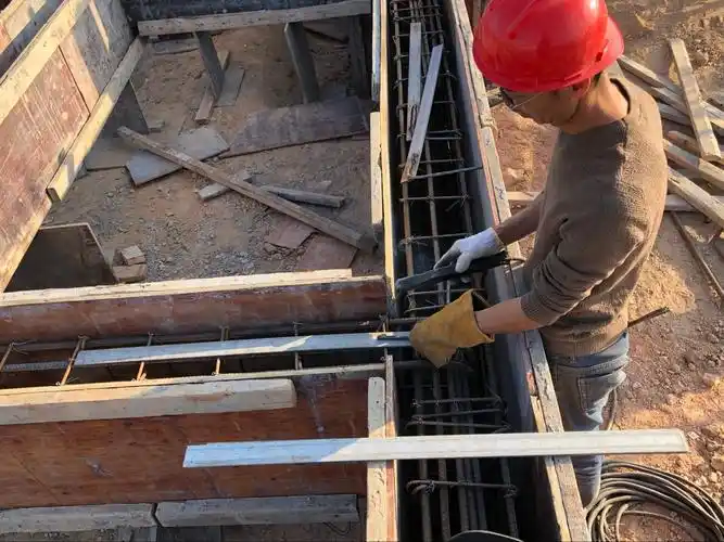 6,承台避雷焊接,顶板线管预埋