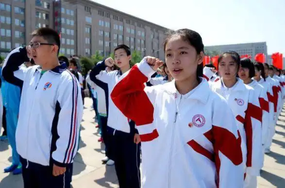 近5亿人看北大附中上学的一天,和衡中形成很大反差,是真是假