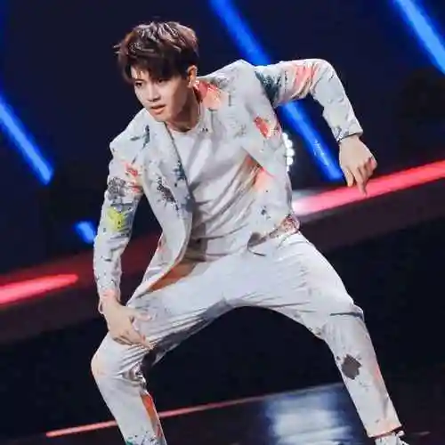 从运动员到机场地勤再到大明星,任嘉伦独一无二的成长之路_任国超