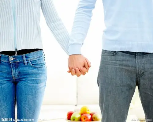 手拉手情侣唯美