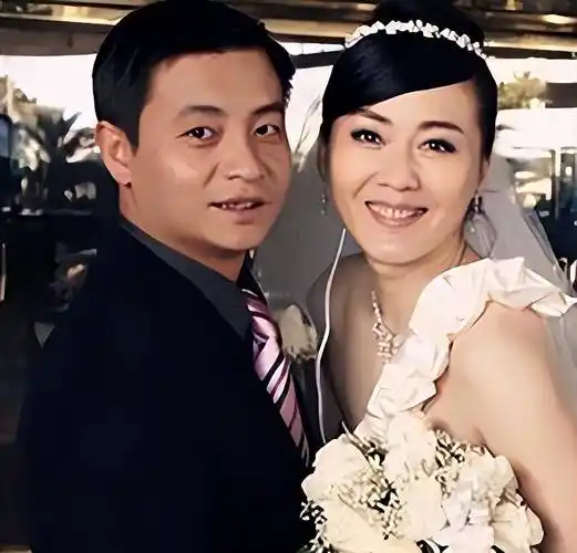 一来二去,李大双向李琳正式表白,请求她启动人生的新篇章.