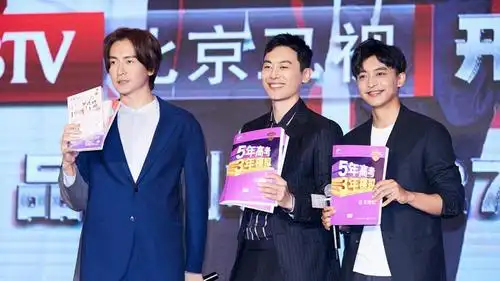 《合伙人》朱亚文郑元畅李佳航组"文理综男团"出道