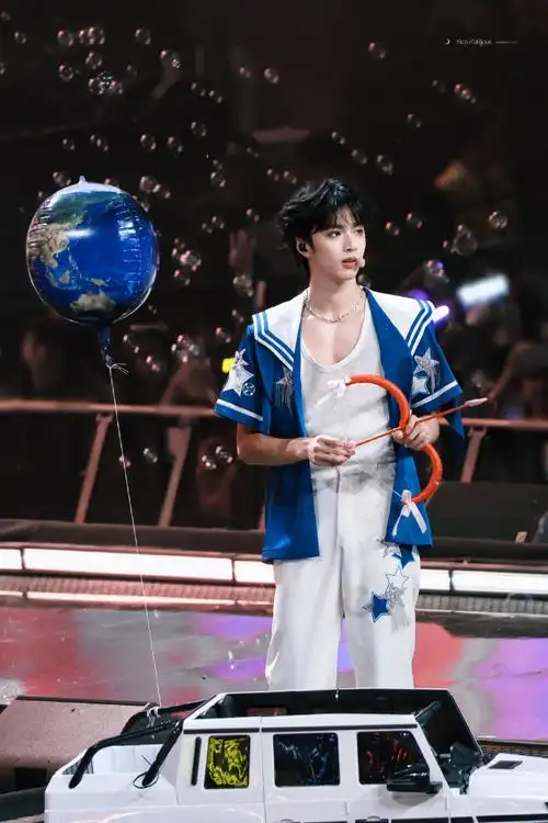 刘耀文叁重楼暨出道四周年演唱会##刘耀文舞蹈solo