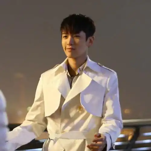 谁有柯震东穿小时代白色风衣的高清大图