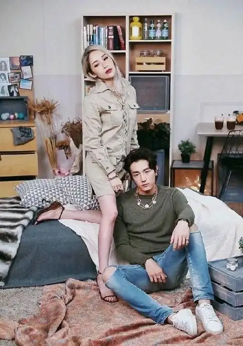 萧亚轩与黄皓堪称教科书式恋爱被调侃鲜肉收割机让人羡慕