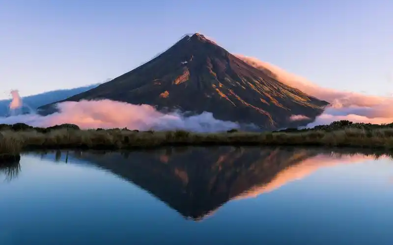 山,湖水,倒影,云彩,唯美,壮丽山河,空山山壁纸图片