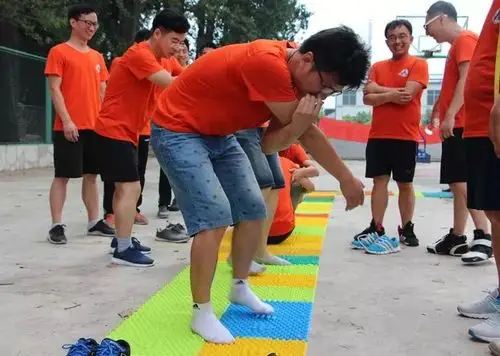 趣味四 「 指压板挑战赛 」