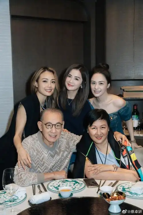 蔡卓妍钟欣潼容祖儿合照