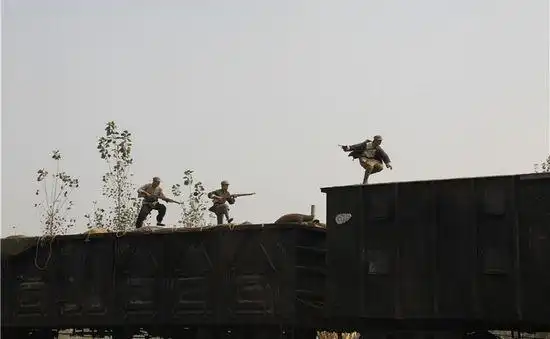 铁道游击队2玩命火车戏演铁道侠客行