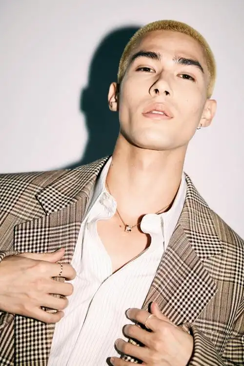 星光大赏红毯##米卡亮片套装闪爆了##我们into1还没有解散##米卡海边