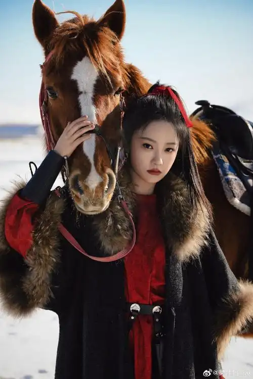 吴佳怡雪地玫瑰妆