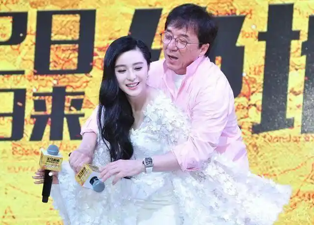 【爆趣推播】范冰冰和成龙十大亲密照曝光,最后一张李晨真的看不下去