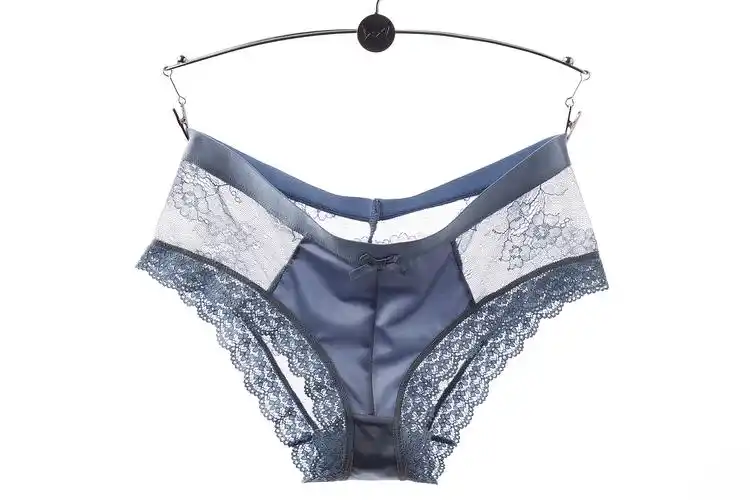 女士低腰蕾丝内裤拍摄