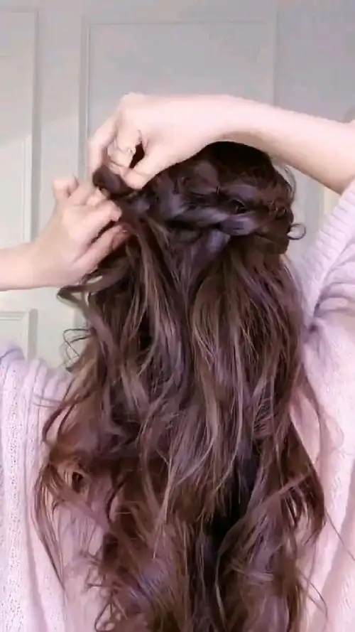 春夏绝美的温柔款半扎披肩发造型!