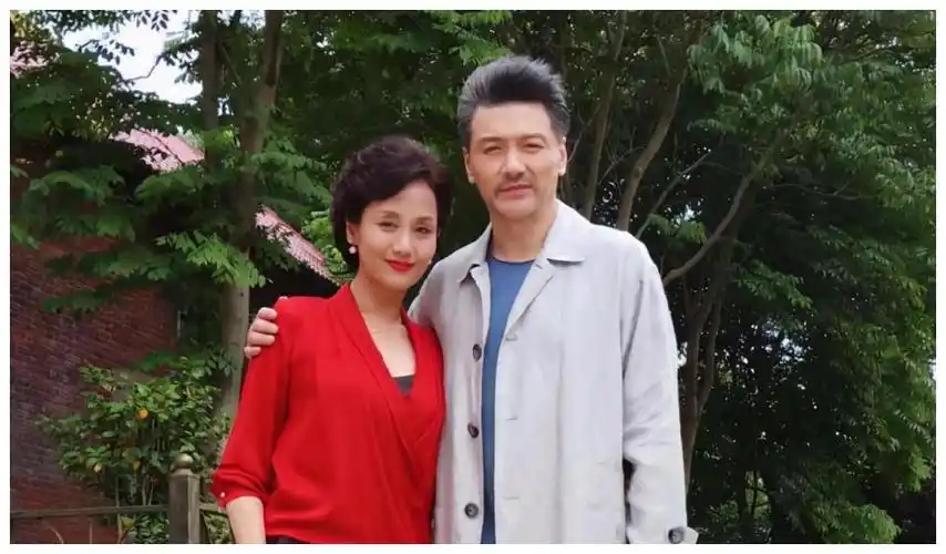 有个非常疼爱她的老公和一个优秀的女儿,值得一提的是李颖女儿是国家