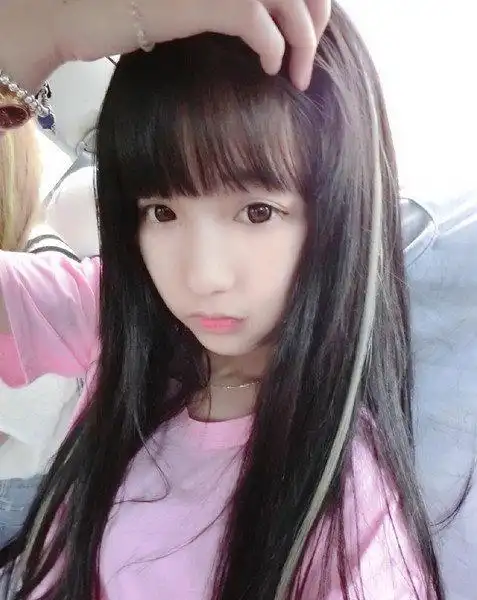 女生自拍的图片皮肤可爱的青春女生自拍大图