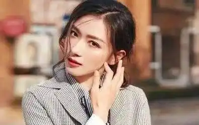 她曾7次拒潜规则,被导演报复雪藏,因与胡歌一吻再次走红_万茜_事情