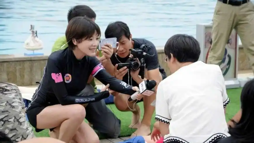 嫁大12岁导演陆川却长期分居央视主持人胡蝶7年后怎么样了