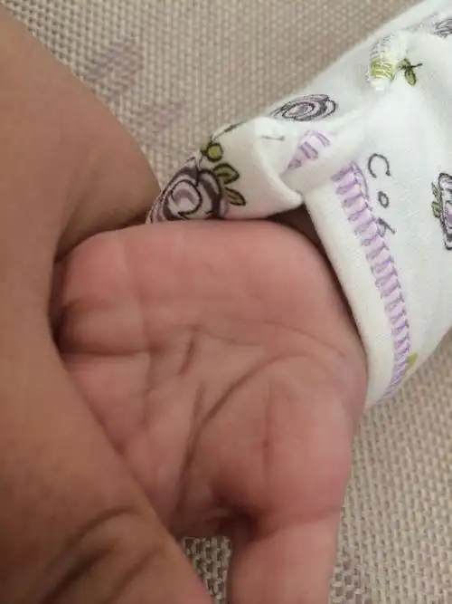 这是我宝宝的掌纹,不知道什么意思,有人能帮忙解一下么?谢谢