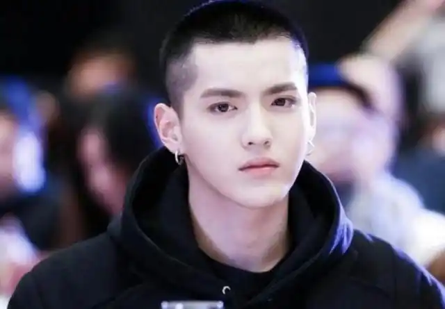 不适合寸头的脸型,长脸,宽脸 ,方脸.