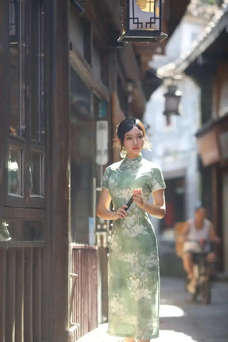 国风 #旗袍 #凤凰古镇旅拍 #摄影约拍 - 抖音