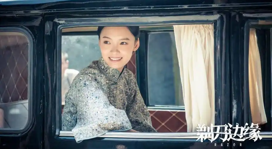 面瘫式,脑残化假谍战剧之后,《剃刀边缘》像一股清流般出现了