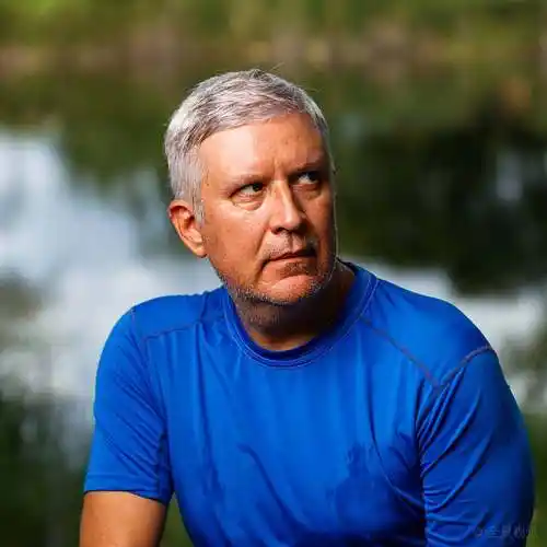 英俊_男人_中年_户外_头像_图片大全—全景创意图库(quanjing.