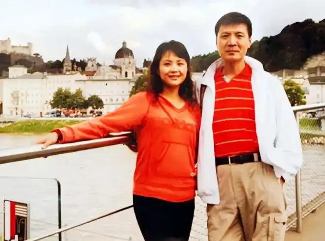 女星奚望:30岁生日宣布离婚,丈夫比她大9岁,母亲茹萍最心痛_网易订阅