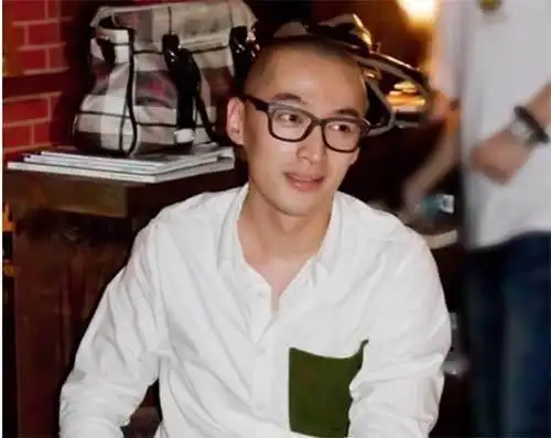 胡歌为了拍戏而剃了光头