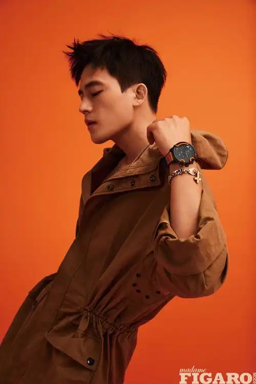 欧豪封面 计入销量 飞机盒包 madamefigaromode费加罗世界杂志2021年8