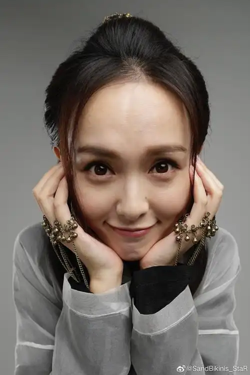 唐嫣古装定妆生图怼脸拍特写皮肤无毛孔眼部无细纹厉害