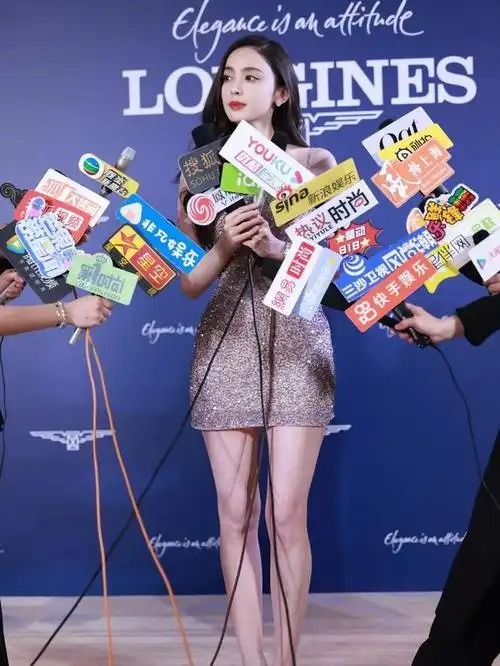 古力娜扎穿透明高跟