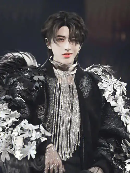 蔡徐坤舞台照#蔡徐坤  #蔡徐坤  ##蔡徐坤新歌