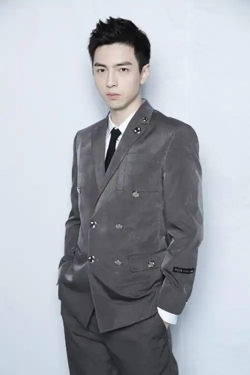 南大校草蒲熠星图片