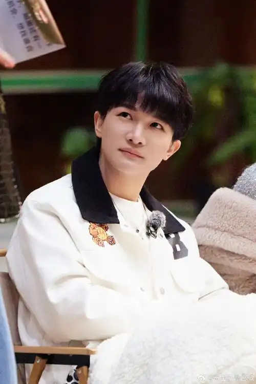 【#声生不息家年华#精彩剧照大放送】  @卡布叻_周深  凤鸣鹤唳 朝乾