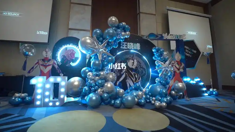 又是奥特曼主题的哦~合照背景,照片墙,甜品台布景,奥特曼立柱,气球