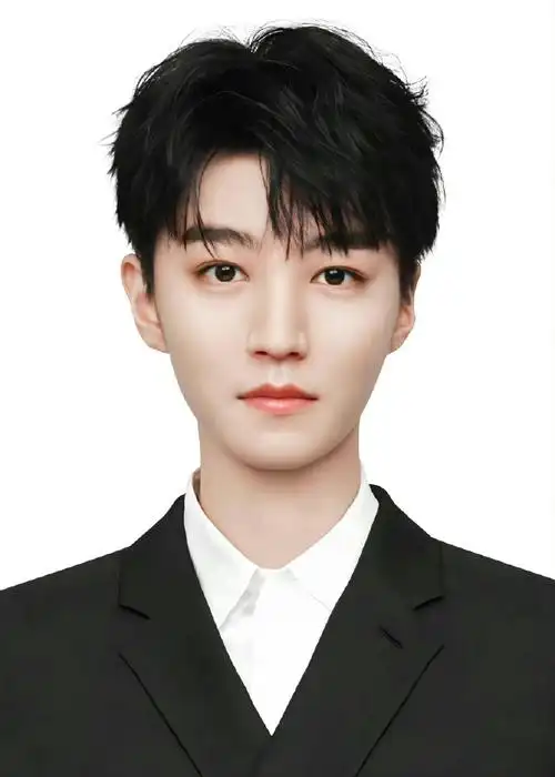 tfboys公式照#从最近的证件照往回看你会发现,每个时期的王俊凯都是