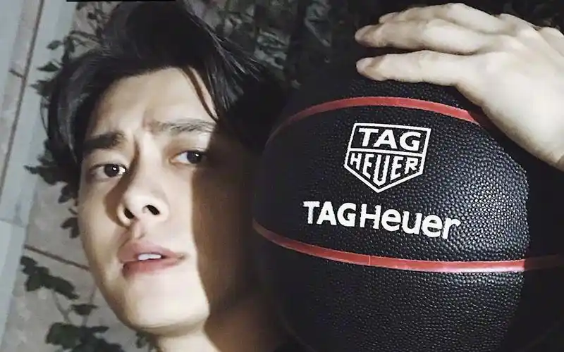 李易峰打篮球 阳光帅气学长范儿