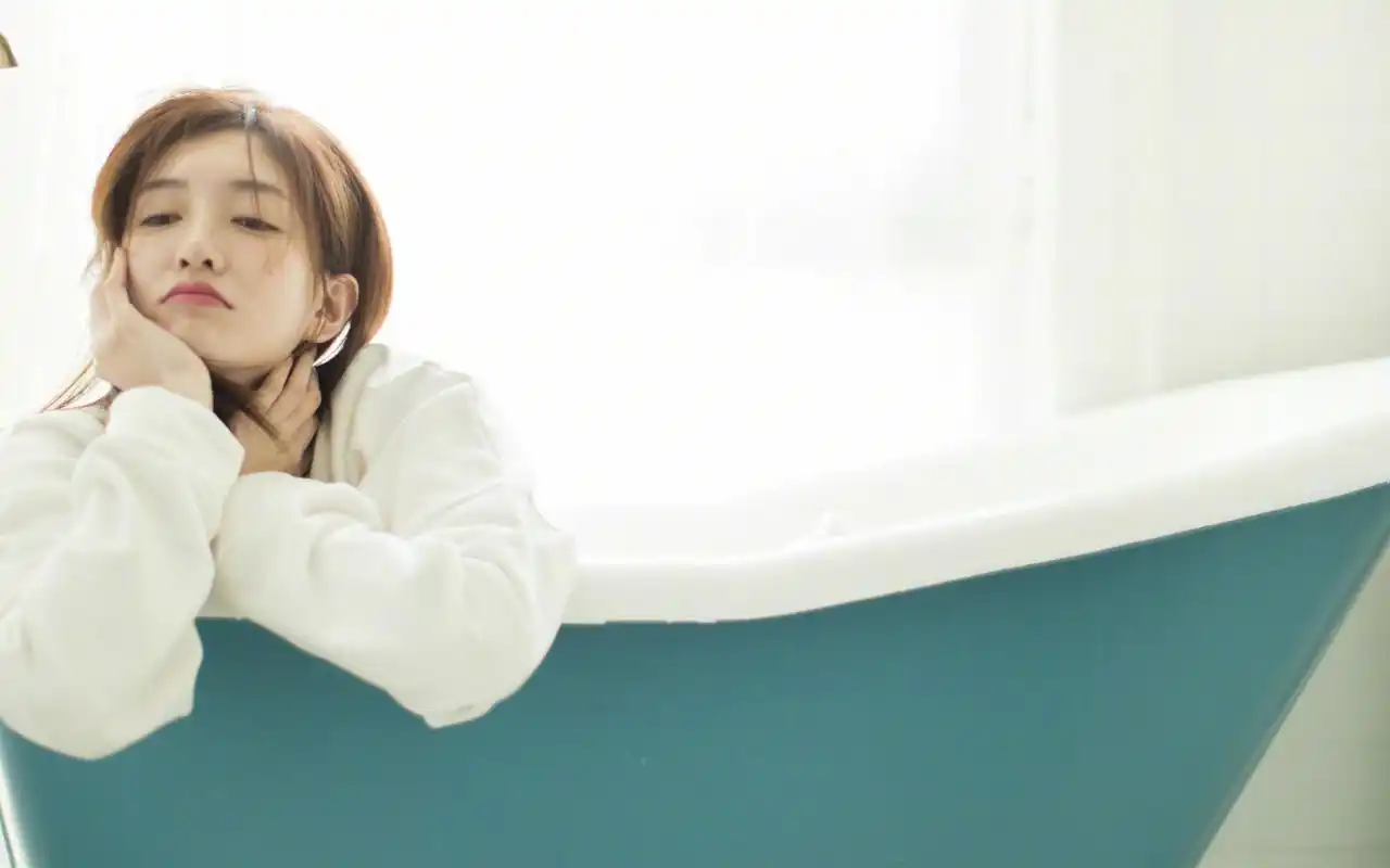 江疏影慵懒居家写真图片桌面壁纸