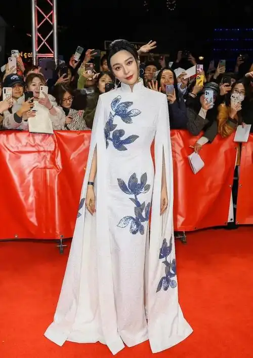 42岁的范冰冰,依然是娱乐圈女星的"噩梦"_网易订阅