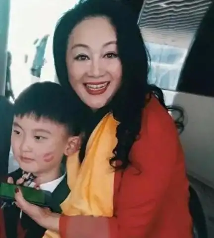 回顾王姬嫁初恋高峰儿女双全风光背后有泪珠